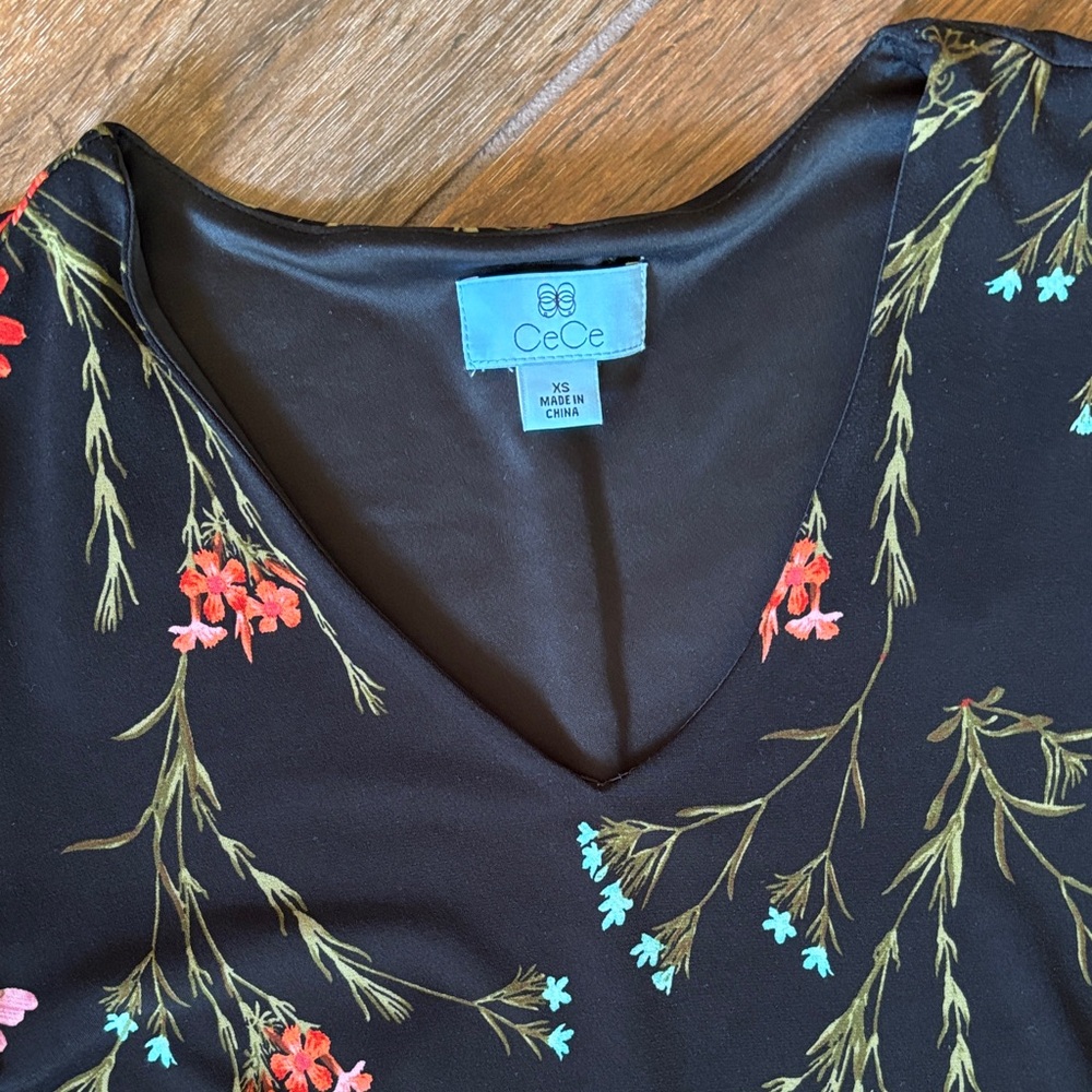 LIKE NEW CeCe Floral Ruffle Dress - Picture 2 of 3